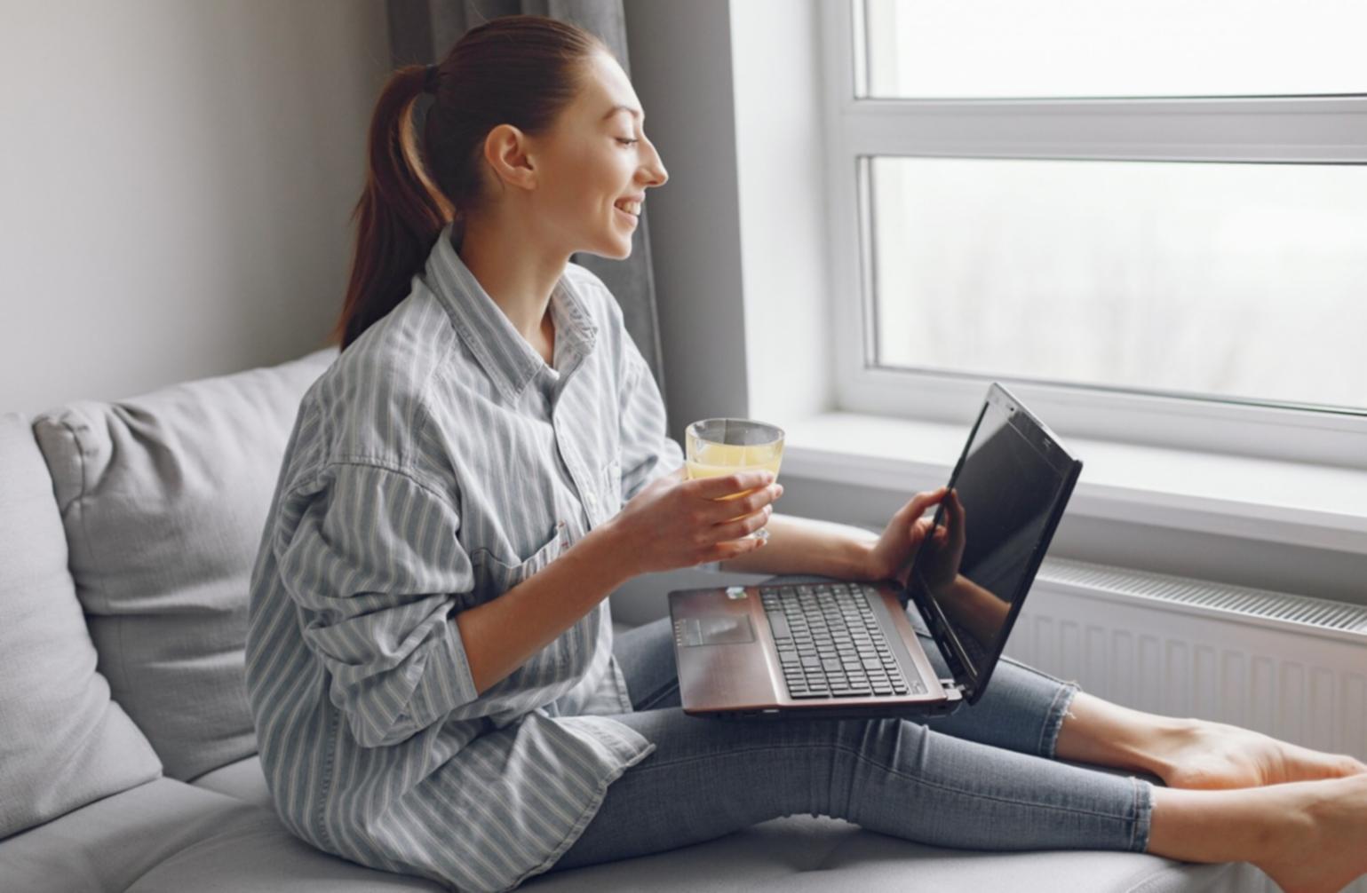 Équipe technique en action sur un projet de conteneurisation